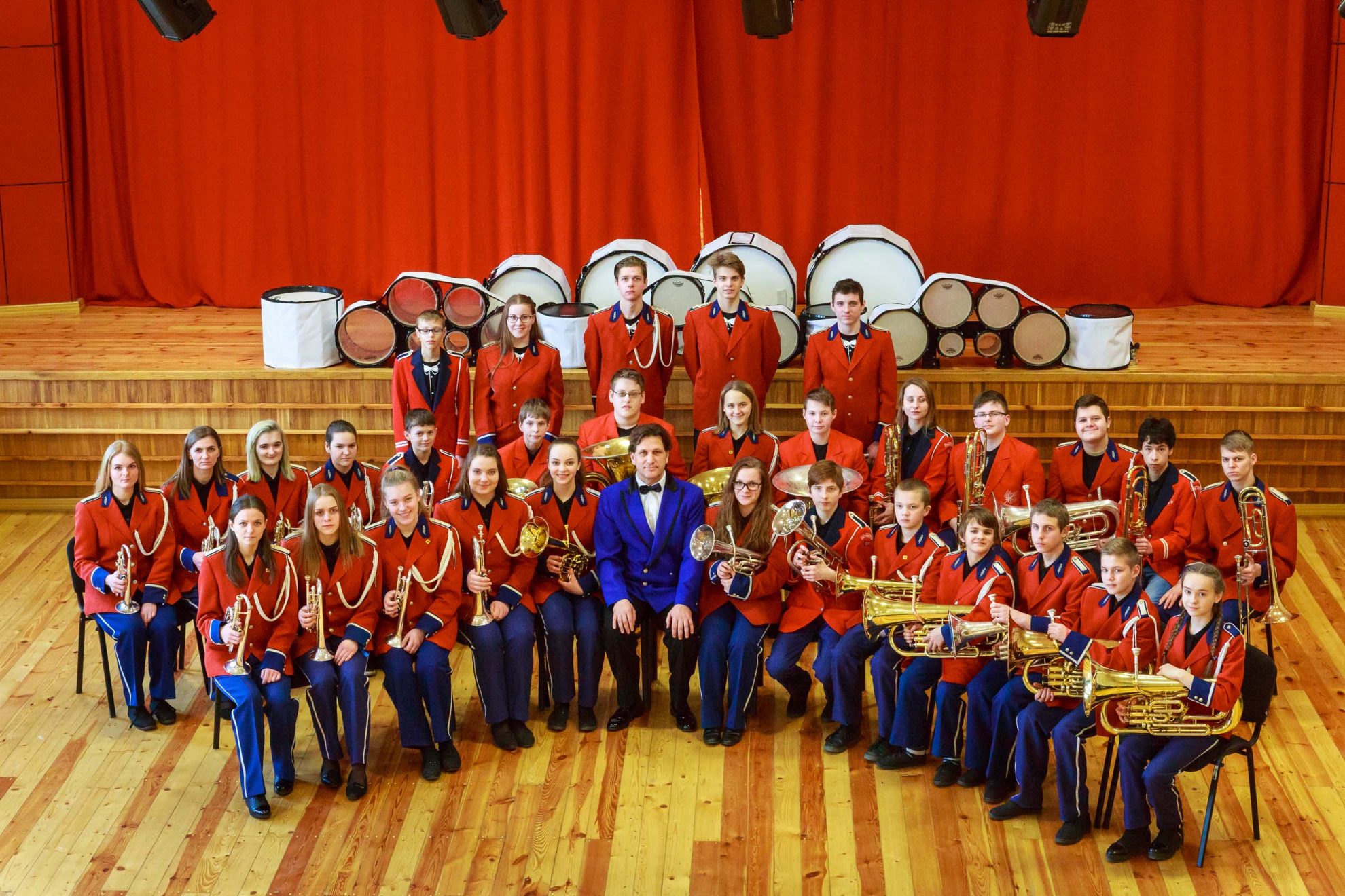 Panevėžio rajono Naujamiesčio kultūros centro-dailės galerijos jungtinis varinių pučiamųjų instrumentų orkestras „Aukštyn“, vadovaujamas Remigijaus Vilio, dar kartą įtvirtino savo vietą tarp pirmaujančių Europos kolektyvų.