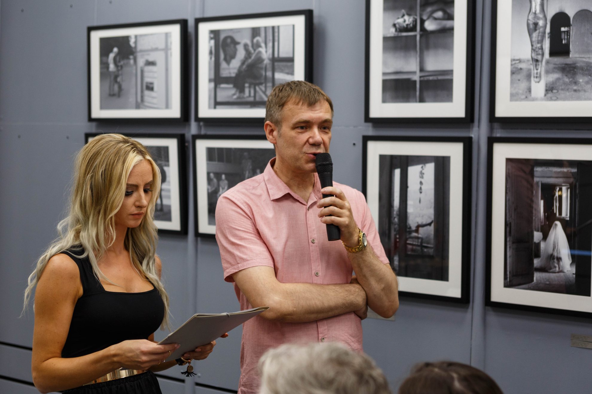 Beveik septynios dešimtys fotografijų, septyniolika autorių ir aštuonios pasaulio šalys – tokia turtinga Panevėžio tarptautinės fotografijos bienalės „Žmogus ir miestas 2019“ paroda pasiekė Aukštaitijos sostinę.