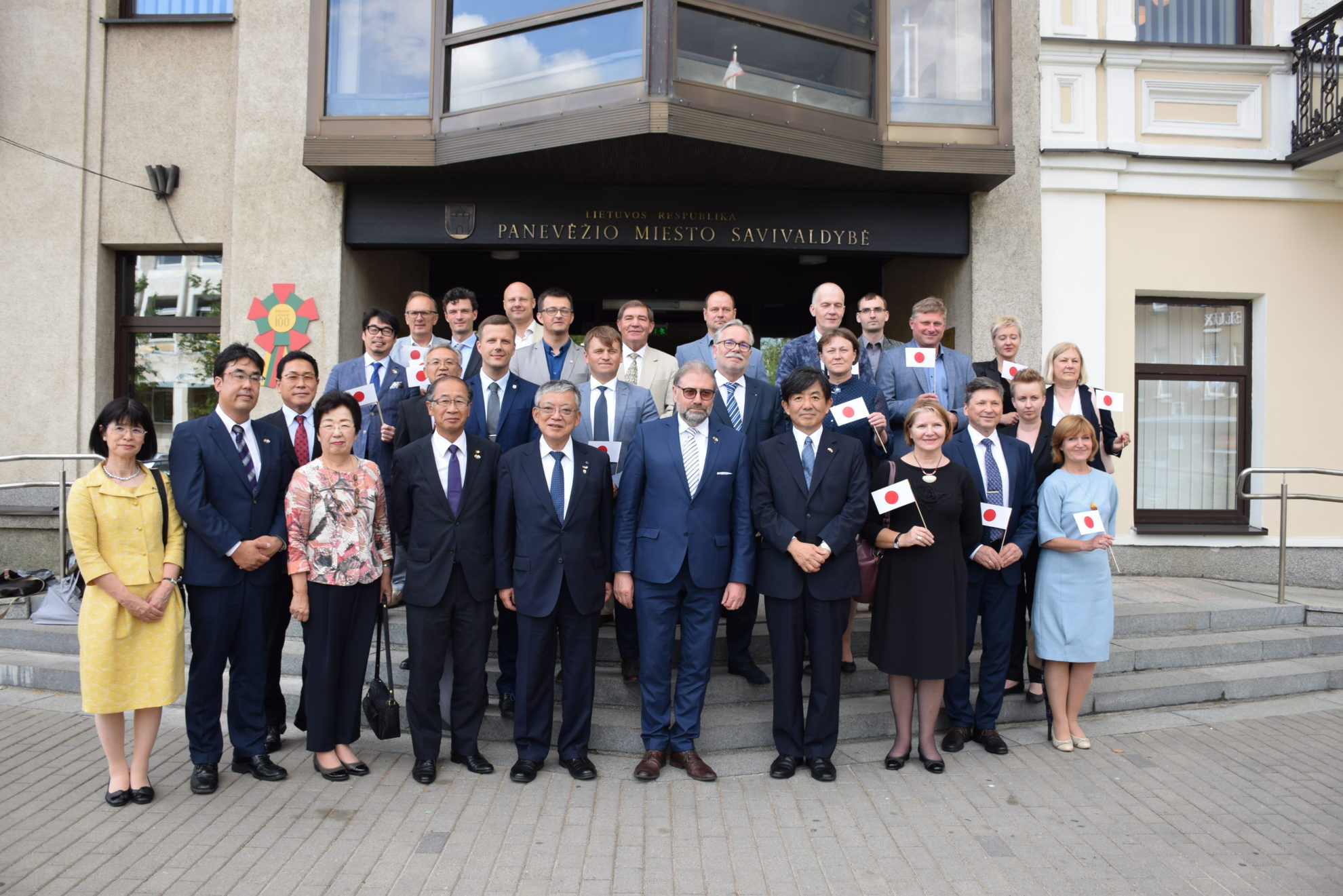 Šiandien Panevėžio miesto savivaldybėje vieši Japonijos ambasadorius J.E. Širo Yamasaki, Japonijos Tojohašio miesto oficialios delegacijos vadovas, miesto meras Koiči Sahara bei Tojohašio miesto gyventojų delegacija, vadovaujama Tarptautinės asociacijos prezidento Takajoši Matsui.