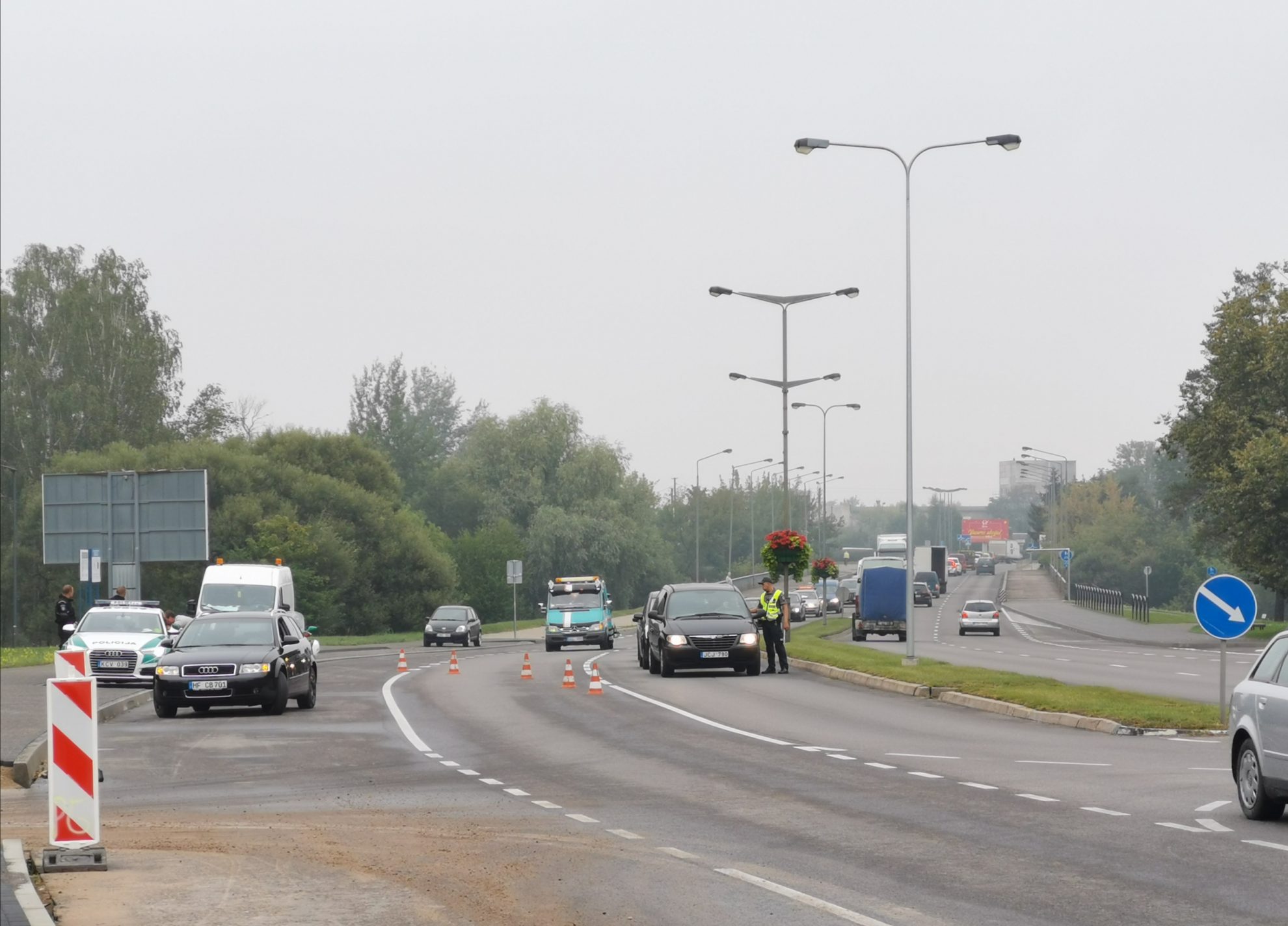 Lietuvos kelių policijos tarnybos Panevėžyje penktadienį surengtas reidas įrodė, jog miesto gatvėmis važinėja potencialūs nusikaltėliai. Vienas tokių per miestą skrido daugiau nei 100 km/h greičiu.