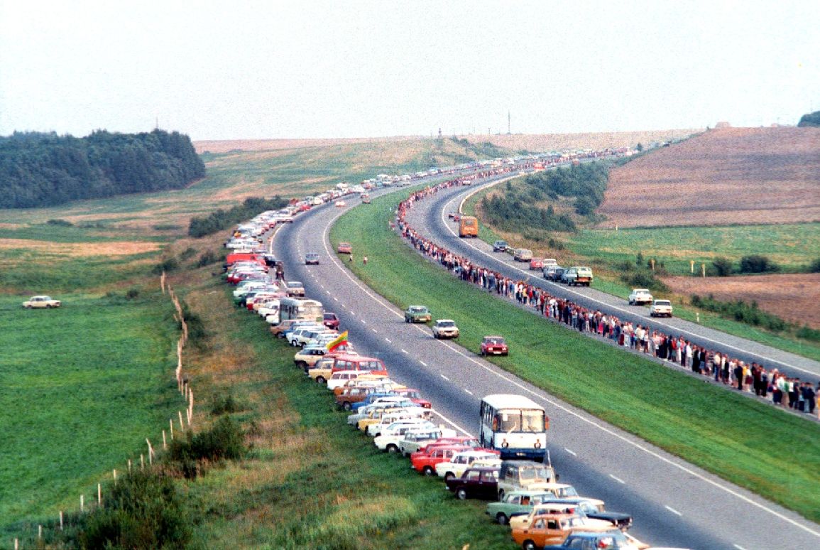 Siekdamas ypatingai paminėti jubiliejinius Baltijos kelio metus, kviečiami visi Lietuvos, Latvijos ir Estijos gyventojai, automobilių, motociklų fanai, klubai, visi, kas turi tvarkingą transporto priemonę, į tarptautinį žygį per tris Baltijos šalis. Taip siekiama atkartoti Baltijos kelią bei jo pagrindinę idėją – laisvę, vienybę ir brolybę.