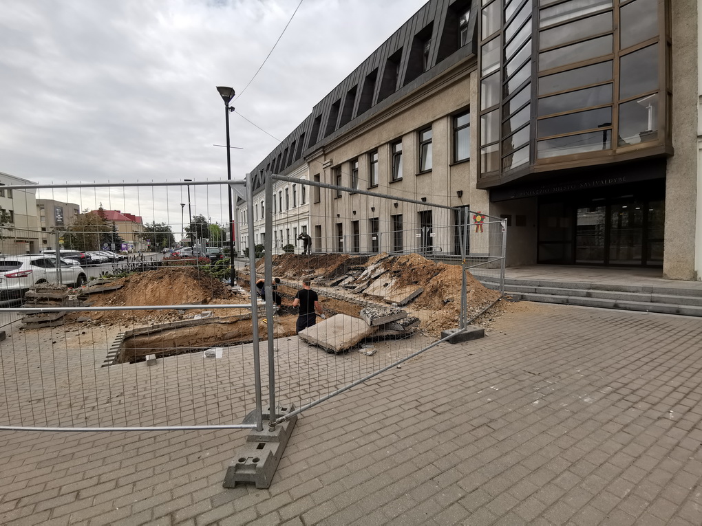 Archeologai toliau atveria senojo Panevėžio fragmentus rekonstruojamoje Laisvės aikštėje.