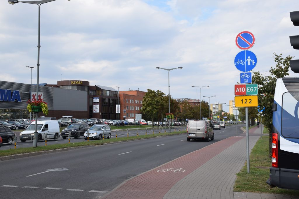 Siekdama padidinti Nemuno gatvės (nuo Danutės g. iki Nemuno–Pušaloto–S. Kerbedžio g. žiedinės sankryžos) pralaidumą ir eismo saugumą, Panevėžio miesto savivaldybė uždraus čia stovėti automobiliams. Tai informuojantys kelio ženklai bus įrengti rugsėjo mėnesį.