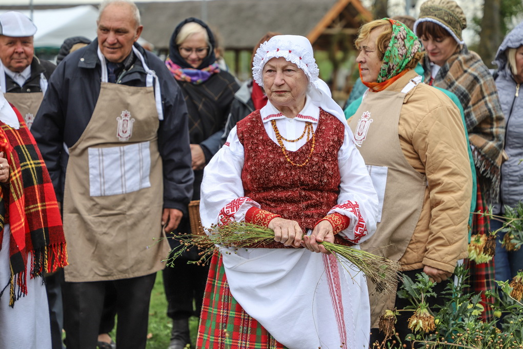 Panevėžio kraštą nuo seno garsinusios linininkystės tradicijos atgimė Upytės amatų centre.