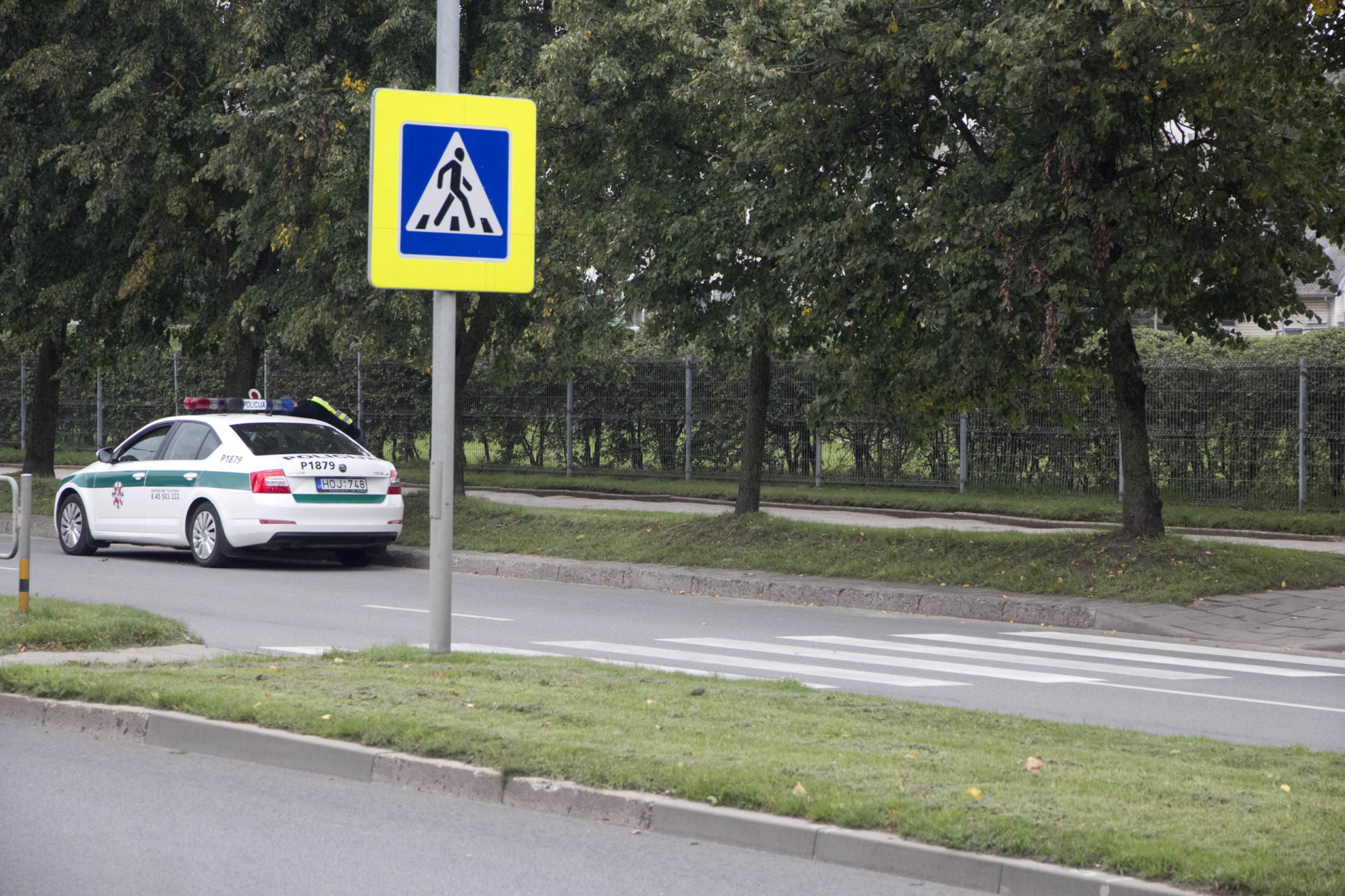 Trečiadienio vakarą pėsčiųjų perėjoje partrenkta moteris su mažamečiu vaiku.