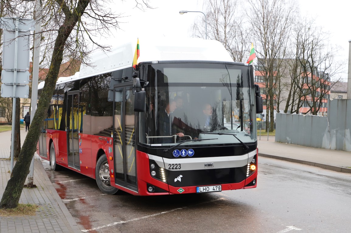 Šiandien Panevėžio miesto savivaldybės taryba priėmė sprendimą lapkričio 1–2 d., minint Visų Šventųjų ir Mirusiųjų atminimo (Vėlinių) dienas, viešuoju transportu keleivius į Šilaičių ir Pašilių kapines vežti nemokamai.