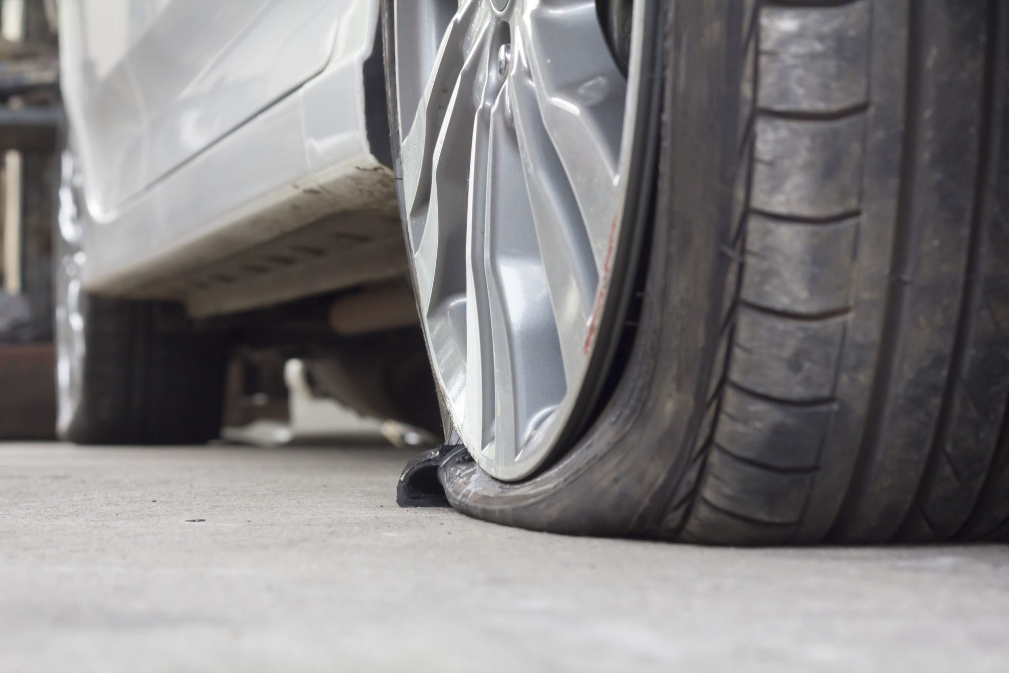 Pirmąją šių metų dieną dviejų panevėžiečių, palikusių automobilius Nemuno gatvėje, to paties daugiabučio namo kieme, laukė nemaloni staigmena.