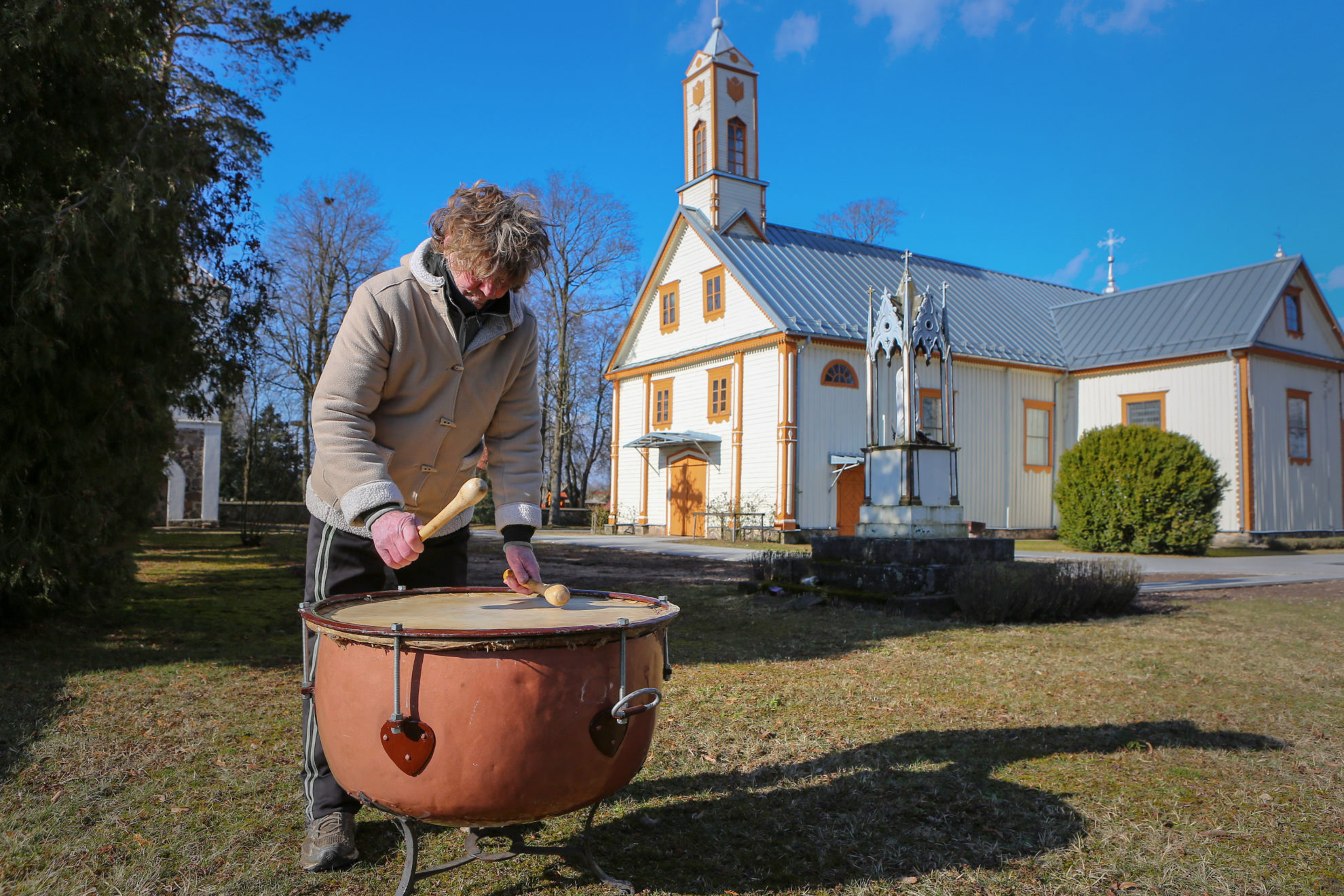 Nacionalinį Nematerialaus kultūros paveldo vertybių sąvadą papildė dar dešimt iš kartos į kartą perduodamų ir išsaugotų šalies tradicijų. Tarp jų ir Vadokliuose lig šiol gyvas senas paprotys Velykų rytą mušti unikalų būgną.