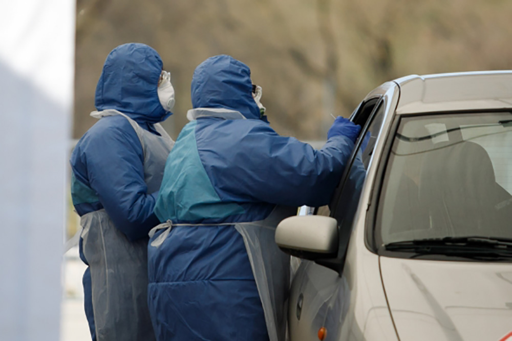 Epidemiologai sako su nerimu stebintys situaciją Vilniaus rajone, Nemenčinės mieste, kur koronaviruso židinys sparčiai išplito vienoje siuvimo įmonėje.