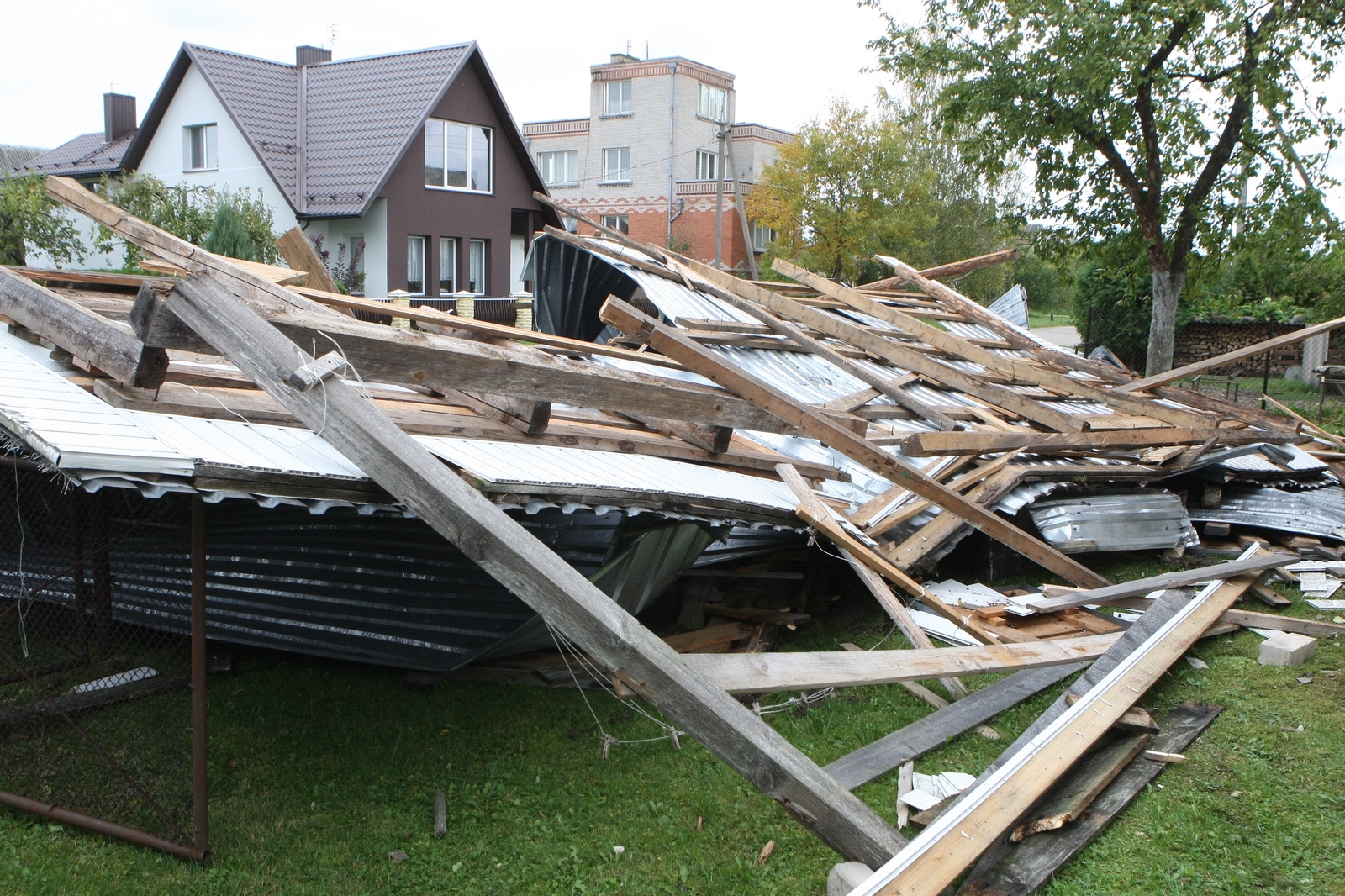 Vasaros pradžia kartu su tropiniais karščiais atplukdė audrų stichijos bangą, kuri neaplenkė ir Aukštaitijos miestų bei miestelių. Dar iki šių įvykių, atnešusių milijoninių nuostolių gyventojų turtui, draudimo bendrovė BTA Aukštaitijoje užfiksavo liūdną rekordą – gamtos stichijų sukeltų žalų skaičius šiame Lietuvos regione vos per kelis mėnesius du kartus viršijo visų 2019 metų rodiklius.