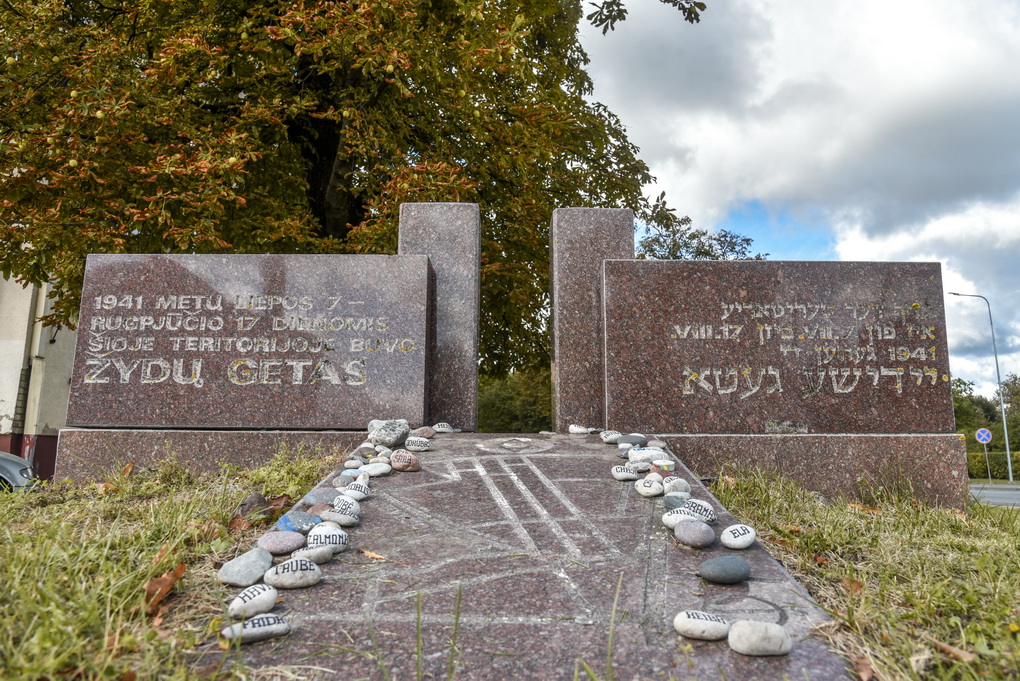 Ne viena šalies vieta saugo vienos didžiausių Antrojo pasaulinio karo tragedijų – holokausto – ženklus.