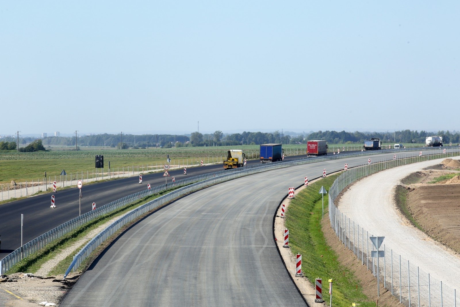 Mažiausiai dvi magistralės „Via Baltica“ 40 kilometrų ilgio ruožo nuo Kauno iki Lenkijos sienos atkarpas projektuos viena didžiausių Lietuvoje statybos įmonių „Panevėžio keliai“.