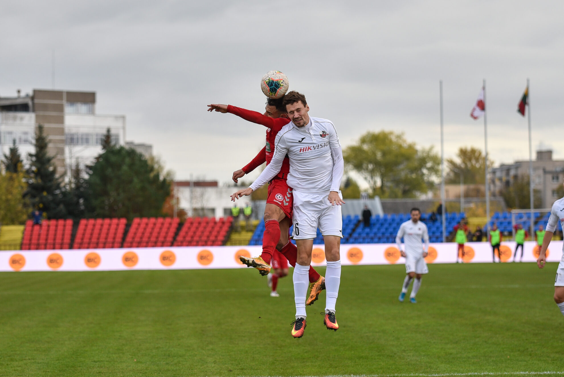 Praėjusį savaitgalį Panevėžyje, Aukštaitijos stadione, futbolo klubo „Panevėžys“ įveiktus Marijampolės „Sūduvos“ žaidėjus pakirto koronaviruso banga.