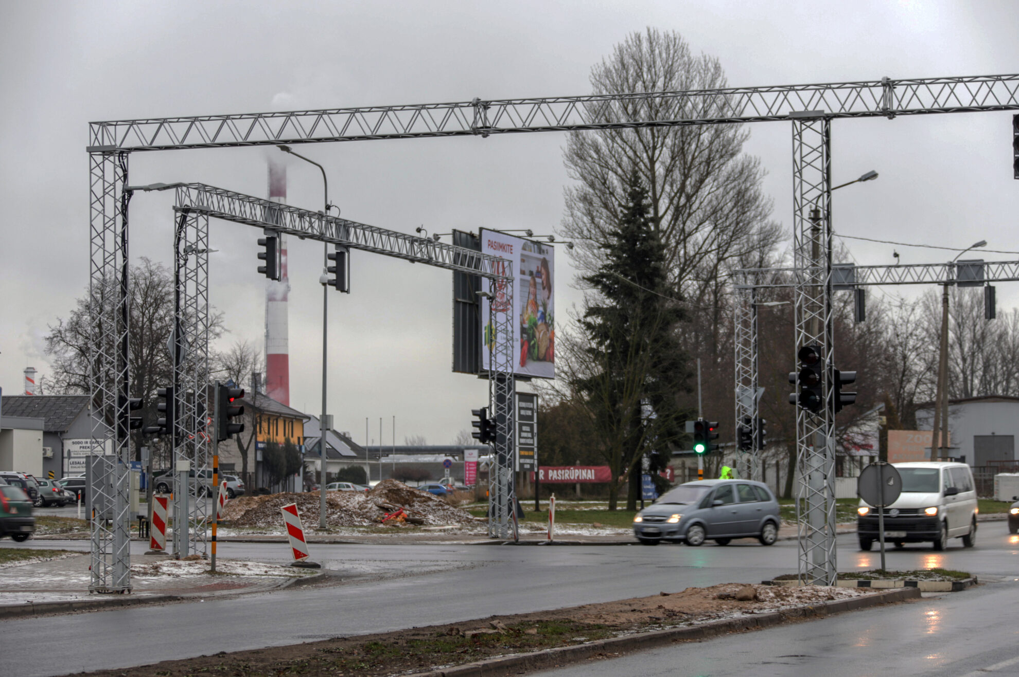 Eismo dalyvių saugumas ir gatvių pralaidumas dažnai dedami ant skirtingų svarstyklių lėkščių.