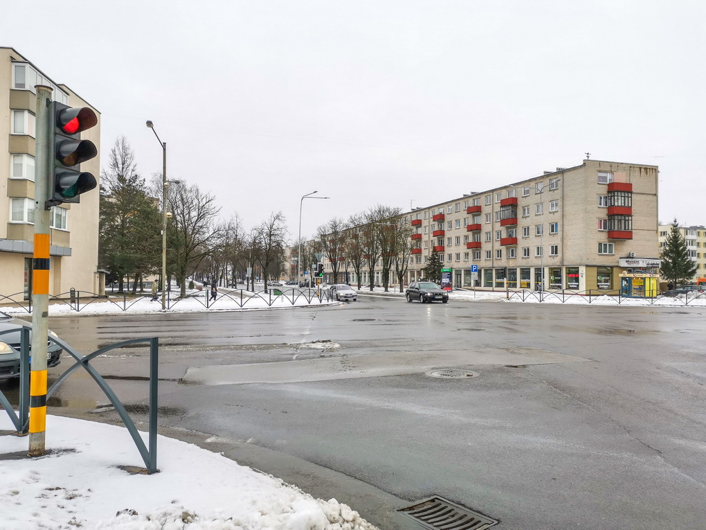 Panevėžyje vienoje judriausių Smėlynės ir S. Kerbedžio gatvių sankryžoje transporto srautus jau reguliuoja naujas išmanusis šviesoforas, o dar šįmet tokie atsiras ir pačiame miesto centre.