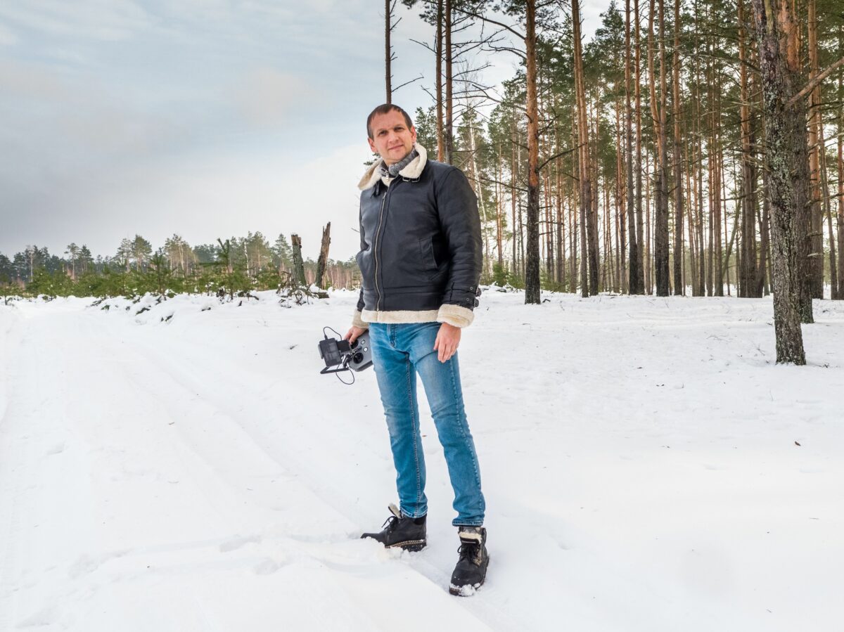 Į senas praeities nuotraukas dažnai žvelgiame su dideliu smalsumu. Fotografijos mums suteikia galimybę „pakeliauti laiku“ nepagražintoje realybėje, pažinti skirtingų laikmečių žmones, miestų kaitą ir globalias aplinkybes.