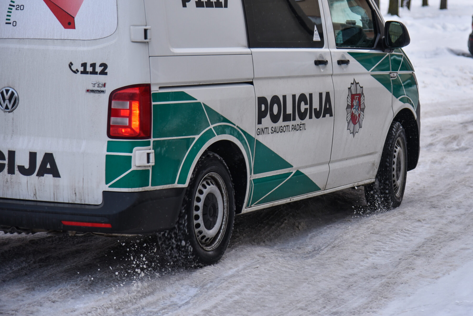 Panevėžyje, Nemuno gatvėje tvarkant įsigytą butą, sieninėje spintoje rastas šaunamasis ginklas.