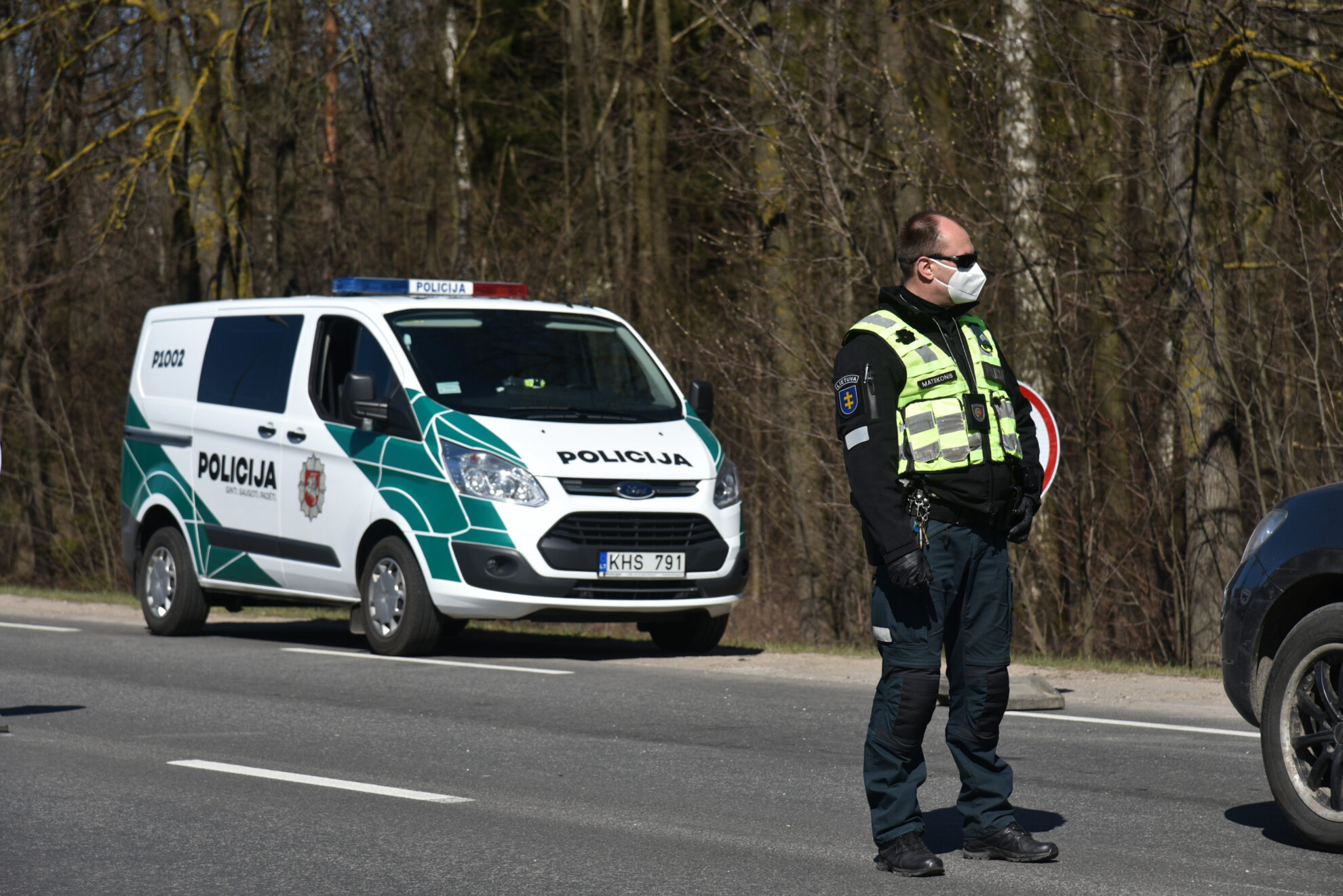 Ilgojo Vėlinių savaitgalio išvakarėse šalyje pradės dirbti gausesnės policijos pareigūnų pajėgos, sako Policijos departamento atstovas Ramūnas Matonis.