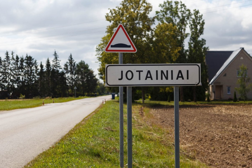 Ramų Jotainių kaimą praėjusių metų pabaigoje sukrėtė žmogžudystė – peiliu nužudyta bendruomenės gerbiama 61-erių moteris.