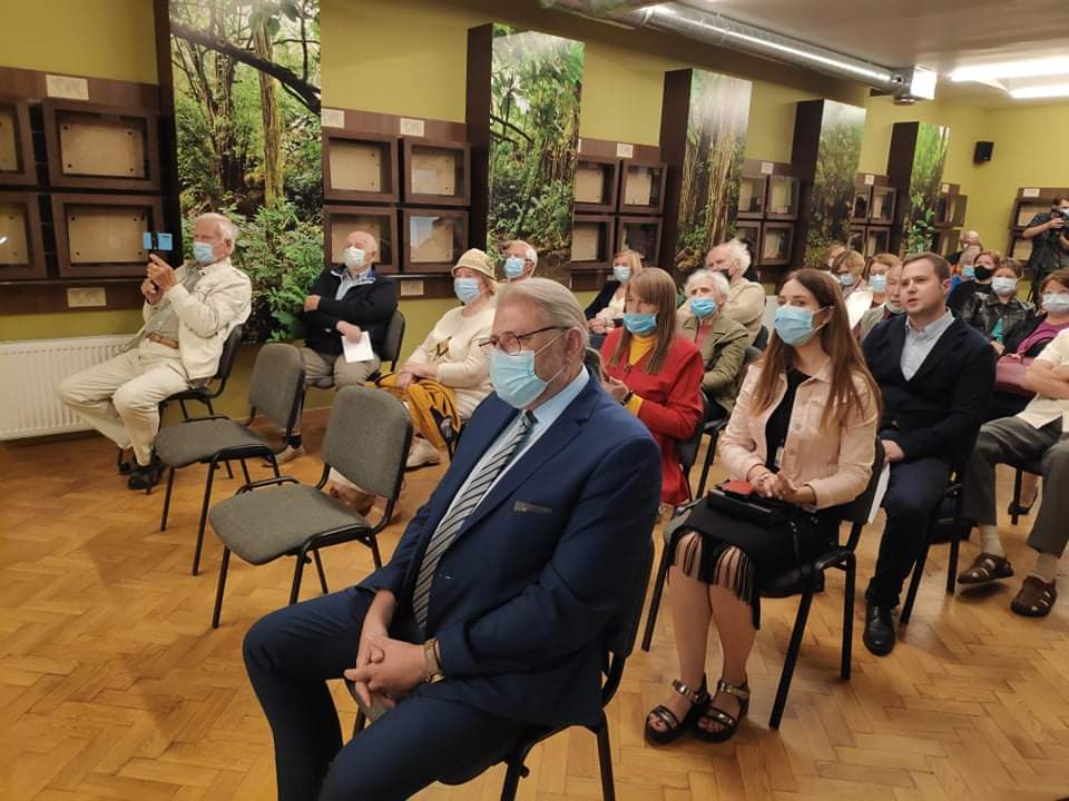 Šiandien G. Petkevičaitės-Bitės viešoji biblioteka su Kraštotyros muziejumi gyventojus pakvietė į konferenciją „Istorijos pasakojimai: nuo faktų iki interpretacijų“. Tai vienas renginių Baltijos kelio ir Juodojo kaspino dienai paminėti.