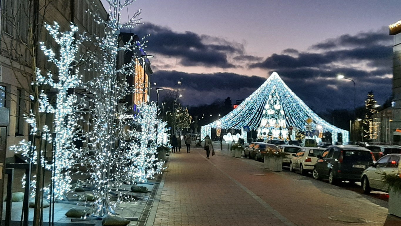 Kalėdas pasitinkantis Daugpilis, iki kurio nuo Panevėžio – kone tokio pat ilgio kelias kaip iki Vilniaus ar Rygos, šiuo metu itin puošnus ir spalvingas.