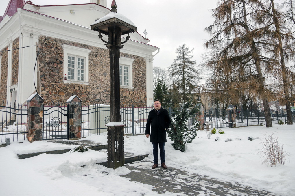 Kad Kalėdos netaptų trijų dienų sėdėjimu prie stalo. Kad jos būtų tikrai prasmingos, džiugios, šiltos, jaukios. Kad per Kalėdas patirtume tarpusavio meilę, vienybę ir kad ką nors naujo atrastume savyje... Tokie Švenčiausiosios Trejybės rektoriaus ir Respublikinės Panevėžio ligoninės kapeliono Pavelo Andžejevskio šventiniai linkėjimai.