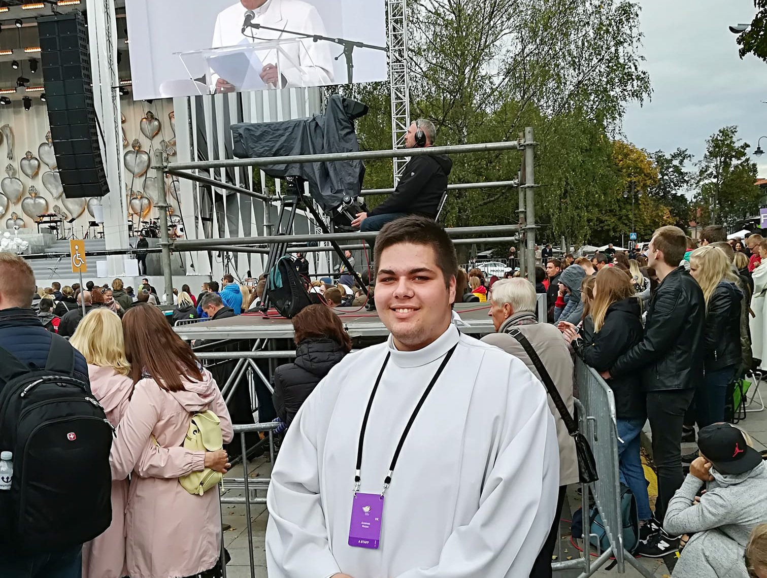 Vos baigęs gimnaziją panevėžietis Arminas Ruzas nedrąsiai, net šeimos nariams nė žodžiu neužsiminęs, pravėrė kunigų seminarijos duris. Ten vieną dieną suprato, jog atsiduoti tarnystei derėtų įgavus daugiau ne tik dvasinės, bet ir gyvenimiškos patirties. Su seminarija jis atsisveikino ir dabar nusiteikęs tapti paramediku – gelbėti ne žmonių sielas, o gyvybes.