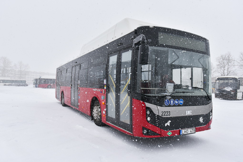 Vairuotojams ir pėstiesiems permainingi orai vieną po kito žeria naujų išbandymų, tad vis daugiau panevėžiečių kelionėms renkasi miesto viešąjį transportą.