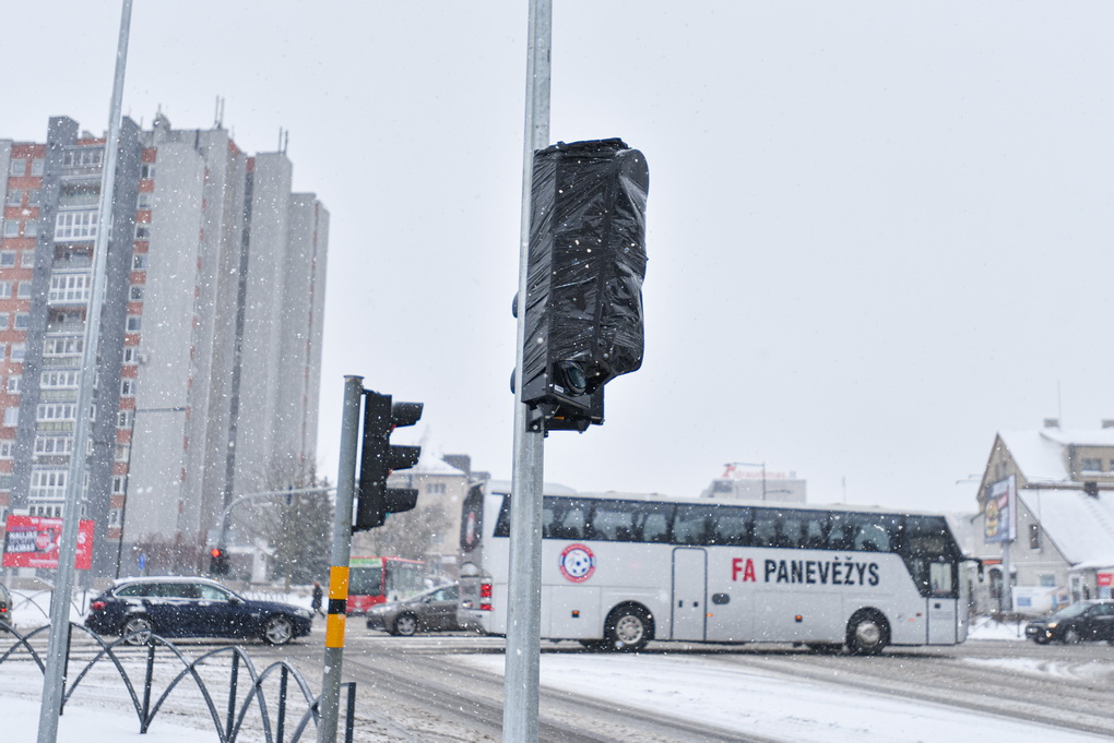 Nors planuota, kad dar iki Naujųjų miesto centre įsižiebs visi naujieji išmanieji šviesoforai, šie pažadai keliami į pavasarį. Centrinėse miesto sankryžose numatyta dar papildomų darbų, kurie koreguos įprastą važiavimo tvarką.