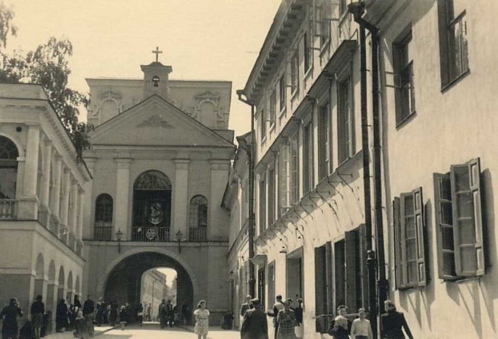 Sovietmečiu valdžiai pradėjus kovą su „opiumu liaudžiai“, tautinės mažumos turėjo mažai galimybių išlaikyti savo religines bendruomenes ir pasipriešinti ateizacijai.