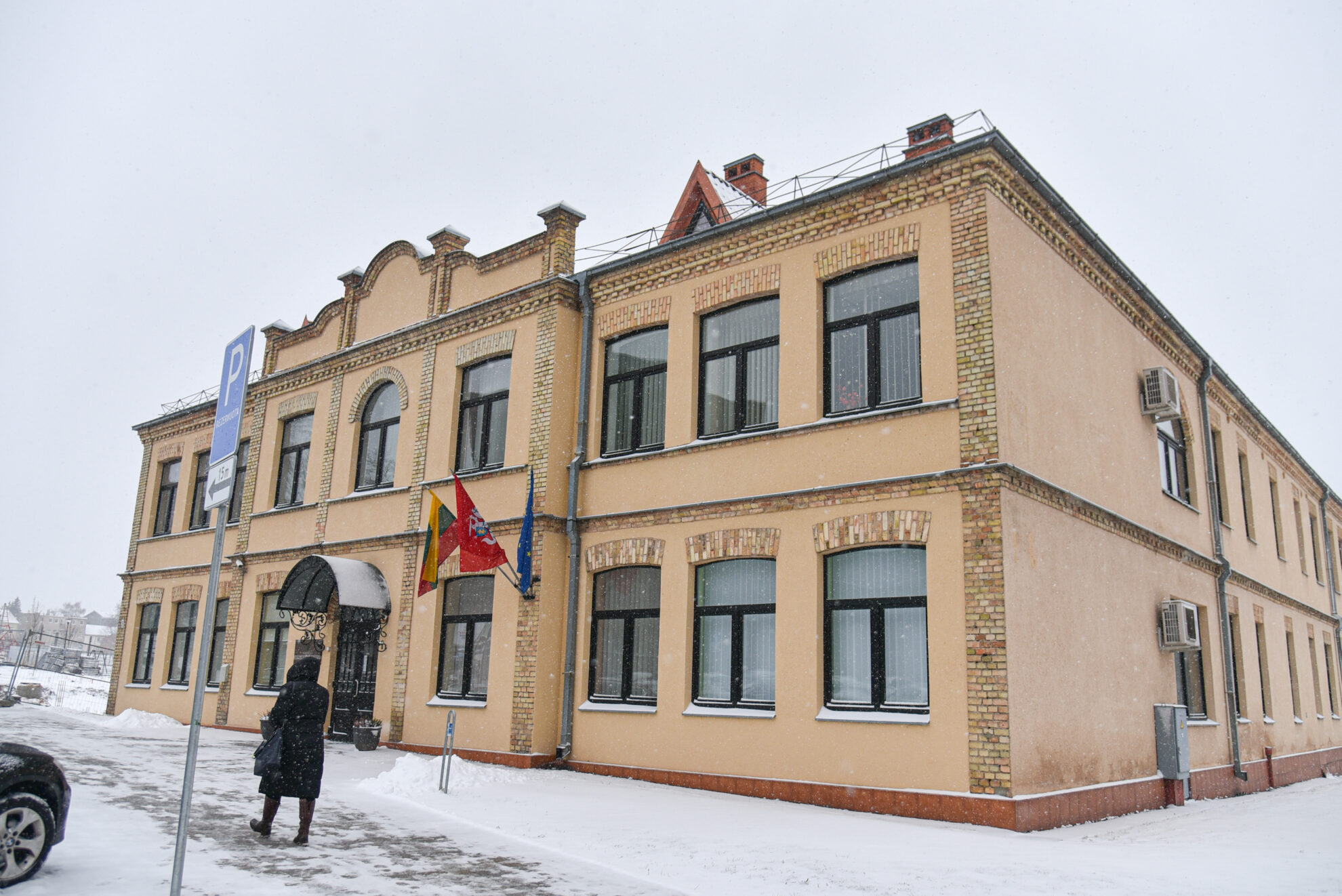 Į dar pernai suplanuotą posėdį Panevėžio apygardos teisme atvyko R. Zamolskio gynėjas, nuotoliniu būdu prisijungė prokuroras. Kaltinamasis posėdyje nedalyvavo.