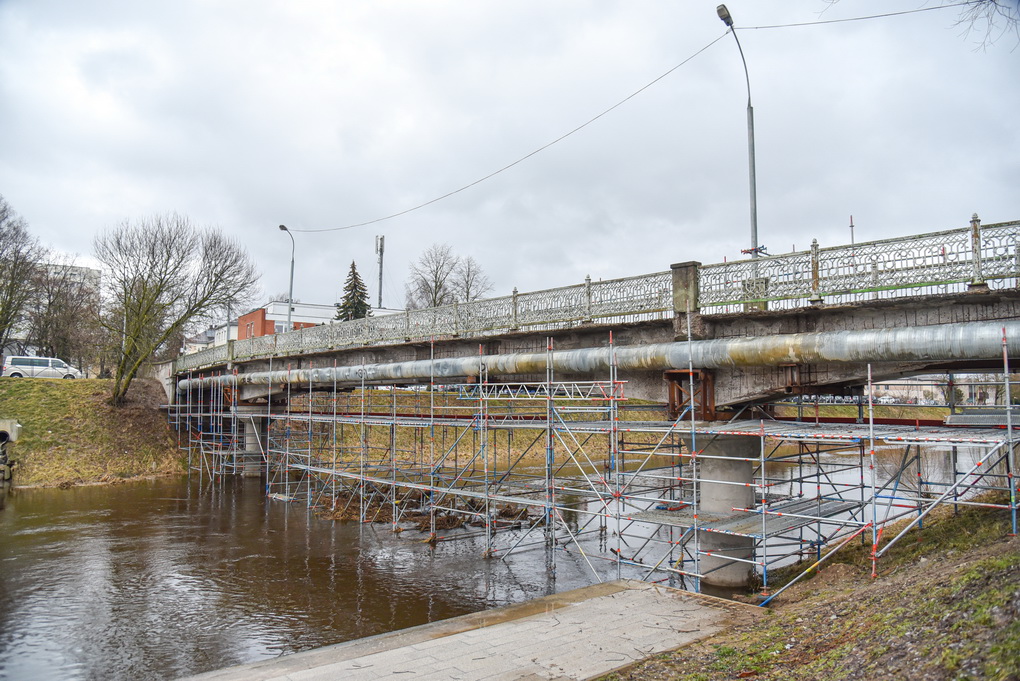 Tarp Panevėžio savivaldybės ir miesto viešąsias erdves atnaujinančios įmonės Panevėžio statybos tresto užvirė ginčai, sustabdę ir pačius darbus.