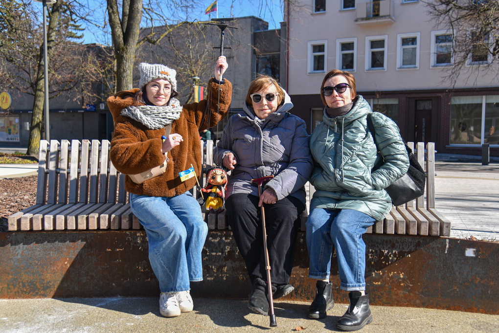 Iš puolamo Kijevo į Panevėžį pabėgusi pedagogė Tatjana Potakova drauge su garbaus amžiaus savo mama, kitados garsia sportininke Aida Potakova, teigia, kad karas ne tik iš esmės pakeitė visų jame atsidūrusių žmonių gyvenimus, bet net ir jų tariamiems žodžiams suteikė visai kitą reikšmę.