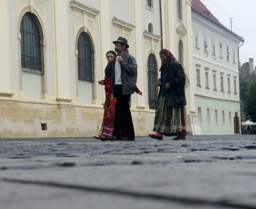 Kone anekdotu tapusi ir plačiai viešojoje erdvėje aptarinėjama situacija, kai romų tautybės vyras Ukrainoje, Chersono apylinkėse, iš nemokšiškos Rusijos armijos panosės nuvarė tanką, juokinga pasirodė ne visiems.