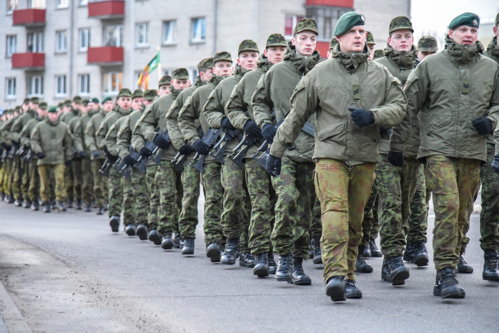 Kasdieniai vaizdai iš karštuoju pasaulio tašku tapusios Ukrainos gerokai supurtė ir lietuvių mąstymą. Šaulių sąjunga ir Krašto apsaugos savanorių pajėgos pastarosiomis savaitėmis sulaukė kaip niekad daug patriotiškai nusiteikusių naujų narių.