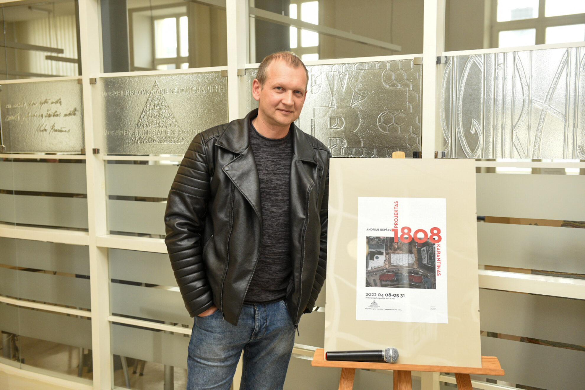 Šiandien Gabrielės Petkevičaitės-Bitės viešojoje bibliotekoje atidaryta garsaus fotografo, Panevėžio miesto savivaldybės Kultūros ir meno premijos laureato Andriaus Repšio darbų paroda „Projektas 1808. Karantinas“.