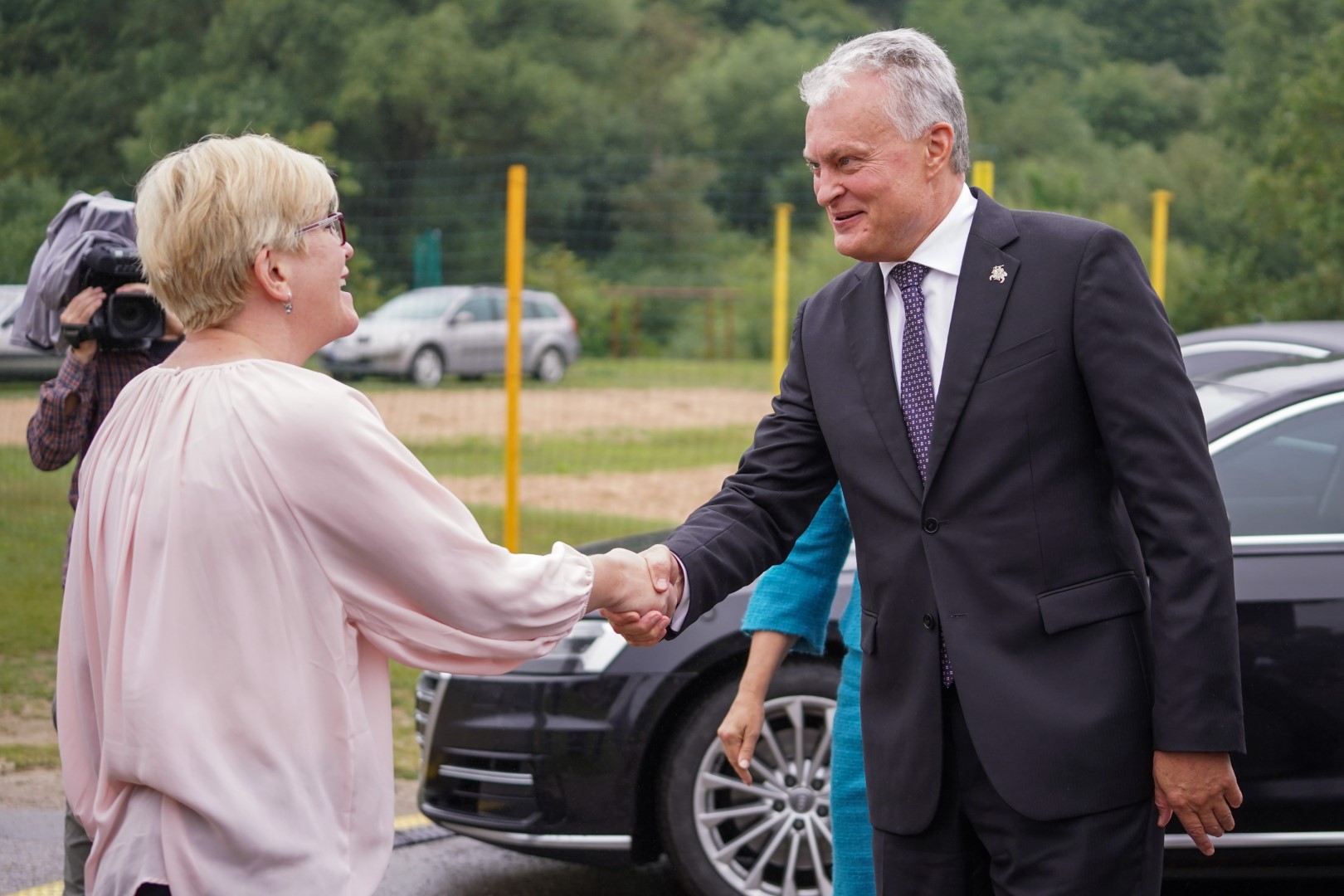 Jau daugiau nei metai kaip valdantieji net puse žodžio viešai neužsimena apie siekius pakeisti praktiką, kai Lietuvai Europos Vadovų Taryboje (EVT) atstovauja tik prezidentas.