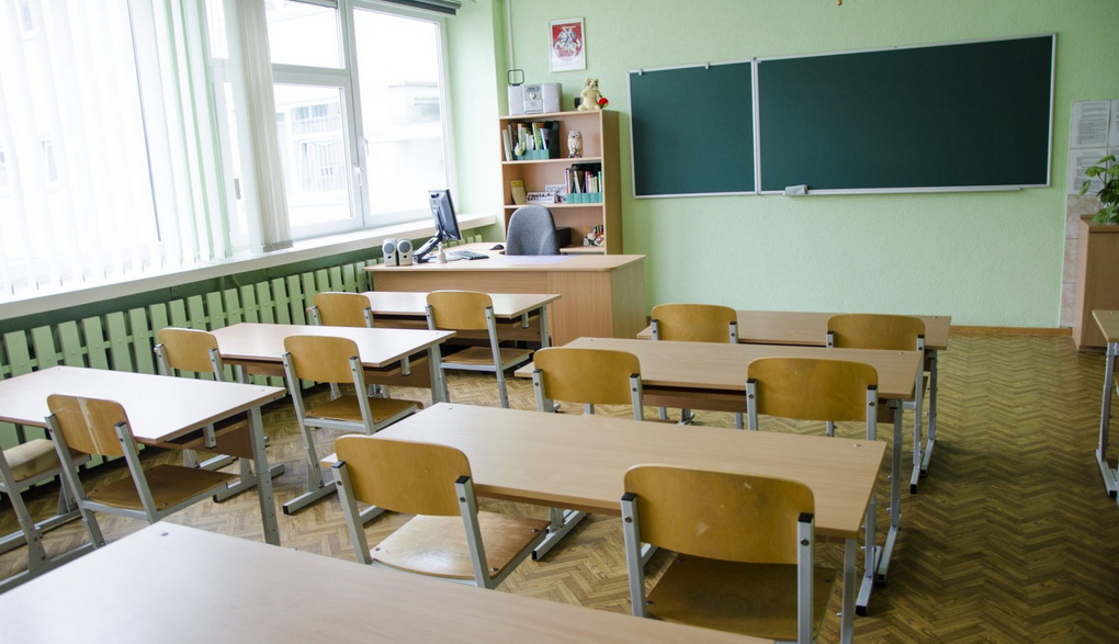 Ilgus metus brendusi pedagogų trūkumo problema prasiveržė kaip pritvinkęs pūlinys. Švietimo įstaigos kasmet per vargus užkamšydavo pedagogų etatus, tačiau šiemet Panevėžyje susiklostė neeilinė situacija.