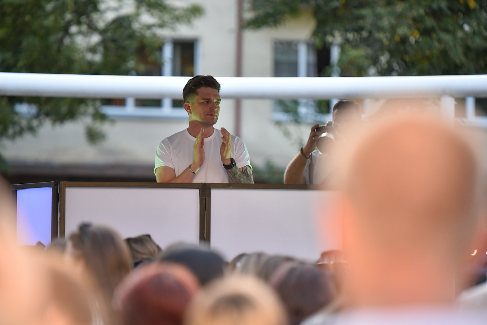 Miestas šįvakar su trenksmu baigia tradicinių kassavaitinių renginių „Susitikime penktadienį“ sezoną.