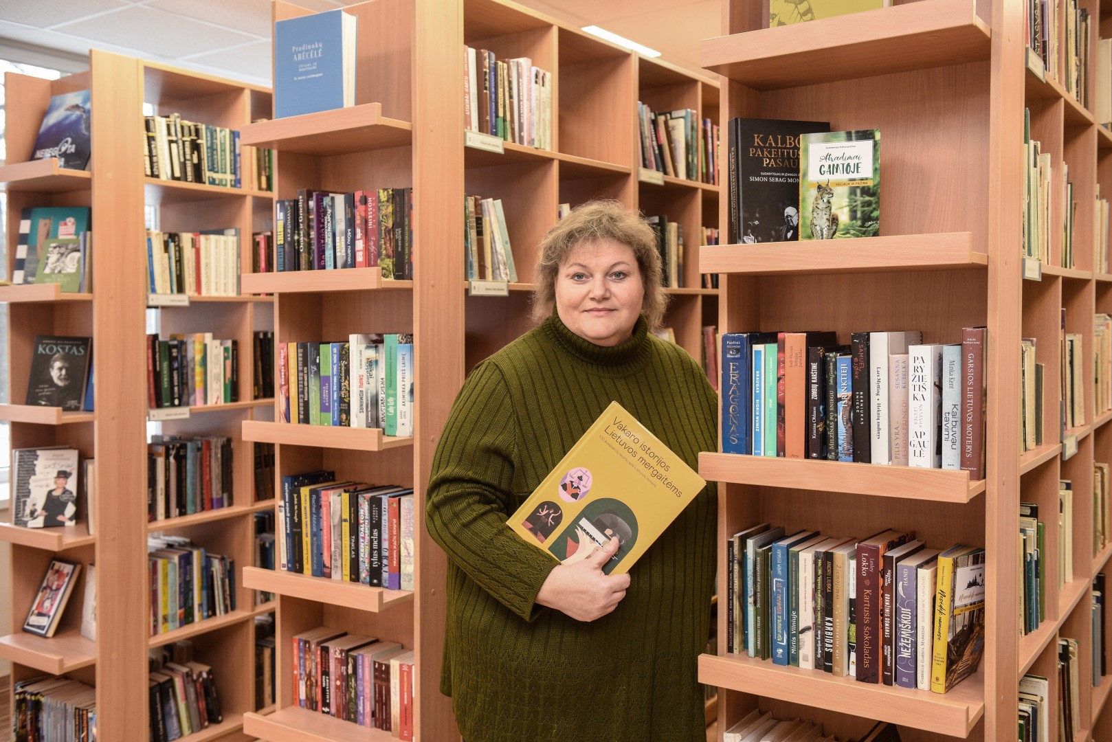 „Metų bibliotekininko“ apdovanojimą pelniusią šešerius metus Velžio bibliotekoje dirbančią Birutę Kronienę suima juokas išgirdus, esą toks darbas tarp knygų labai ramus.