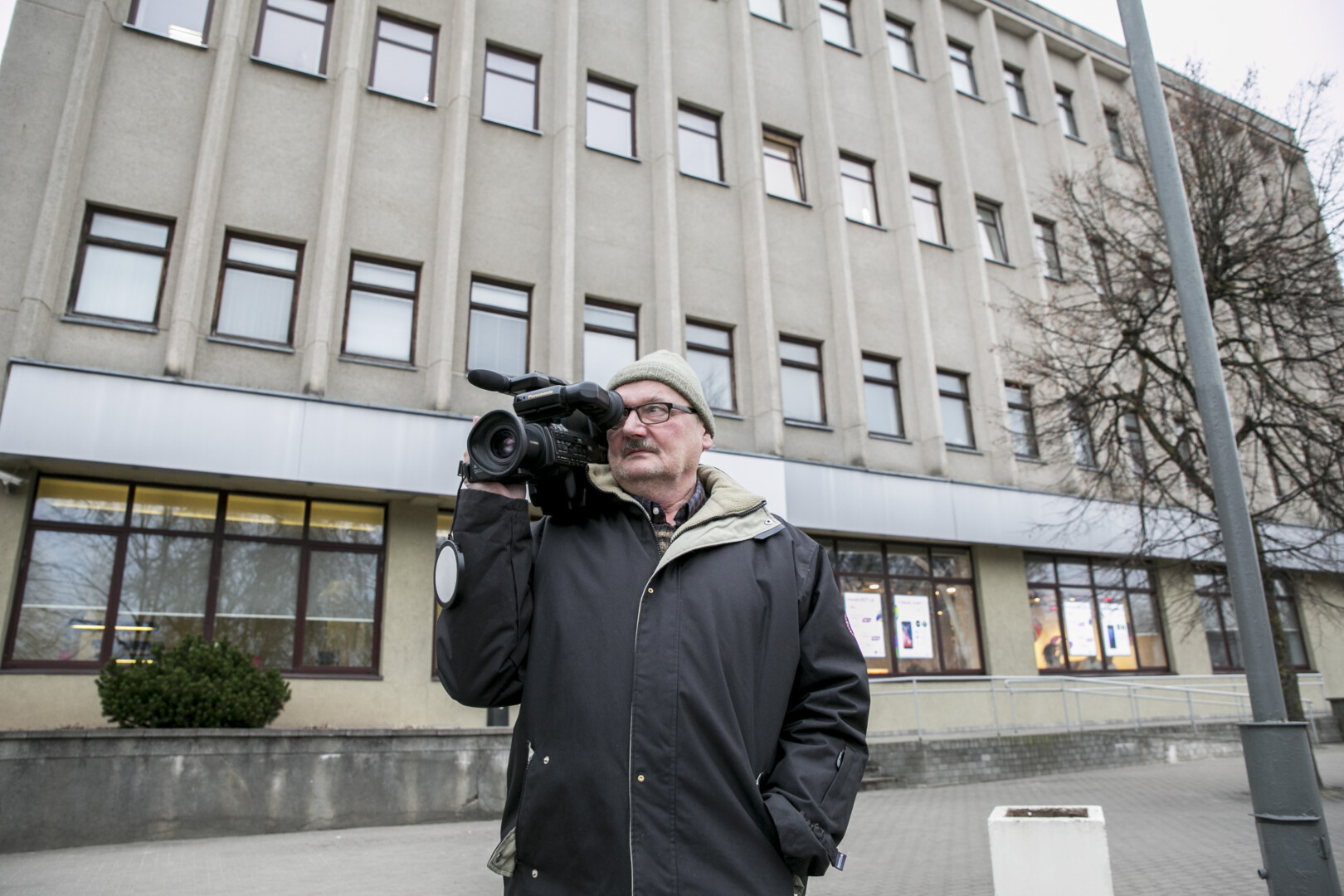 Kai kūrėsi Sąjūdis, tris Baltijos šalis apjuosė gyva žmonių grandinė, buvo atkurta nepriklausomybė, kai liejosi Sausio 13-osios didvyrių kraujas... Kiekvieną iš šių Lietuvai lemtingų akimirkų įamžinę žmonės žinojo dėl ko tą darantys, sako vienas tokių istoriją liudijančių vaizdų autorius panevėžietis Jonas Čergelis.