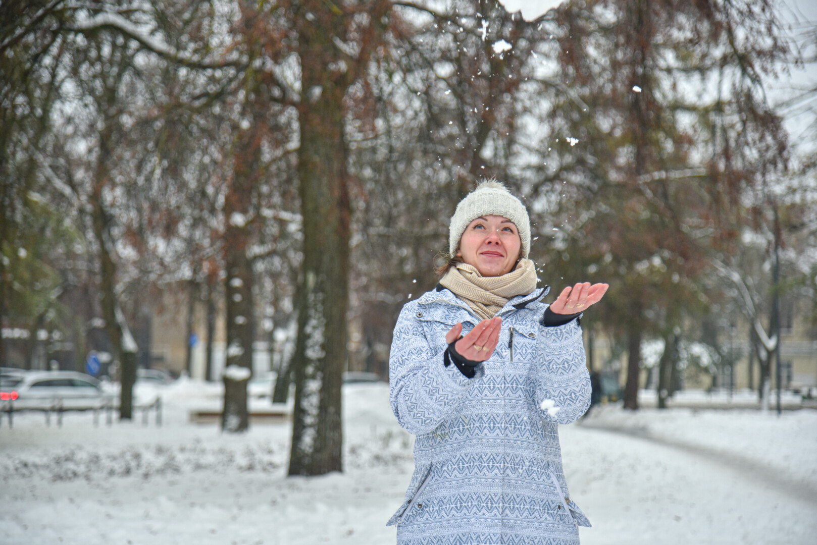 Netrukus sueis trys mėnesiai, kai Panevėžio greitosios medicinos pagalbos stoties komandą papildė slaugytoja – karo pabėgėlė ukrainietė Krystyna Vintsiunaite. Ukrainą užpuolusi Rusija šią jauną moterį atplėšė nuo vyro, jos dukrelę Kateryną – nuo tėčio. Felčerės išsilavinimą turinti Krystyna dėl karo nespėjo tapti vaikų gydytoja. Bėgti iš karo zonos jai teko iki ilgų medicinos studijų pabaigos telikus vos pusantrų metų.