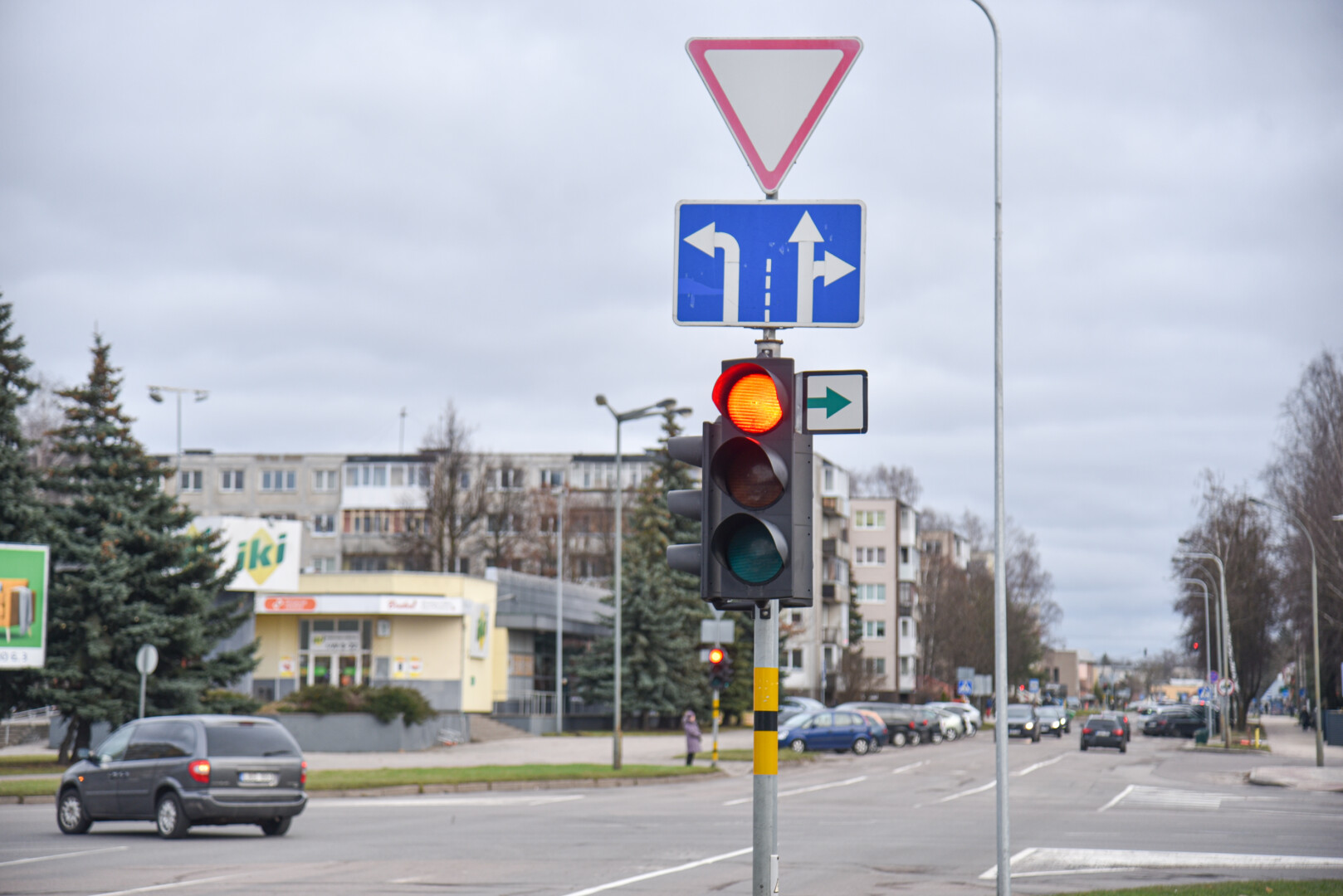 Žaliosios rodyklės, leidžiančios sukti į dešinę net ir degant raudonam šviesoforo signalui, vėl atsidūrė dėmesio centre.